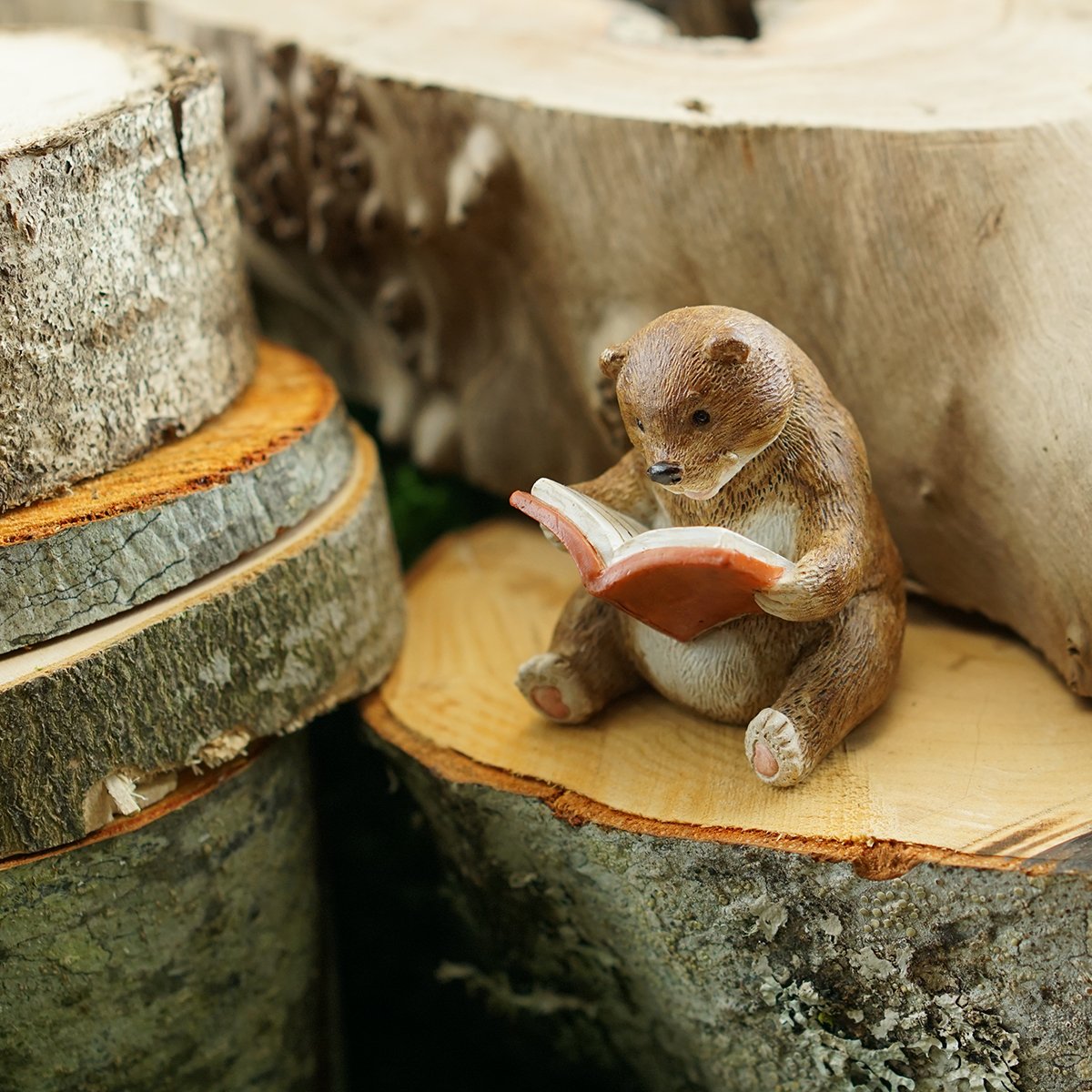 Top Collection baby bear reading statue close-up highlights craftsmanship.