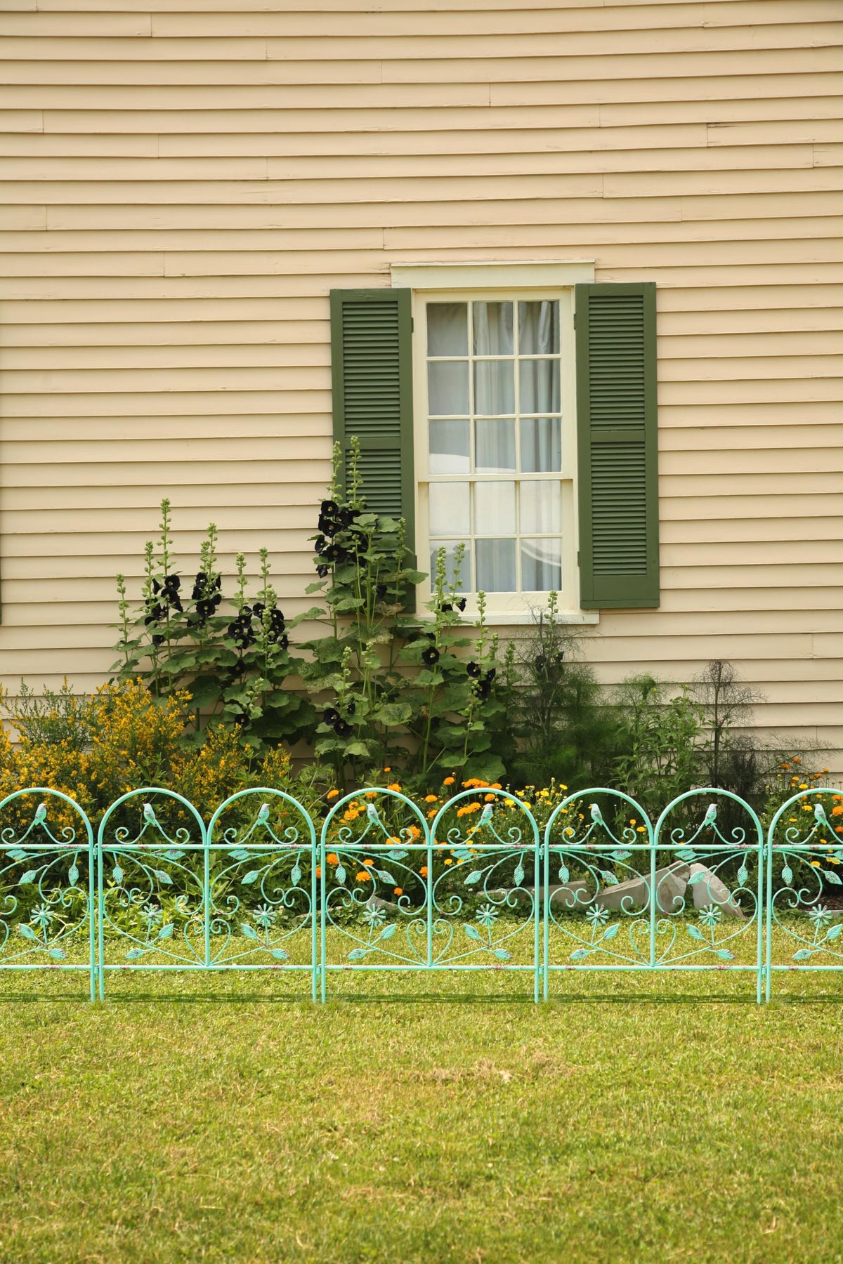 TOUFUN 11 ft length border adapts to long borders and curved landscapes.