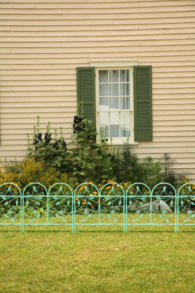 TOUFUN 11 ft length border adapts to long borders and curved landscapes.