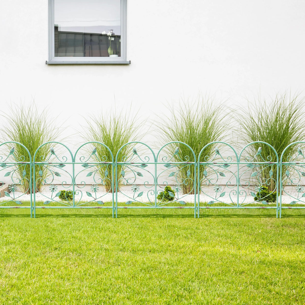 TOUFUN Vintage retro style fence brings nostalgia to patios and borders.