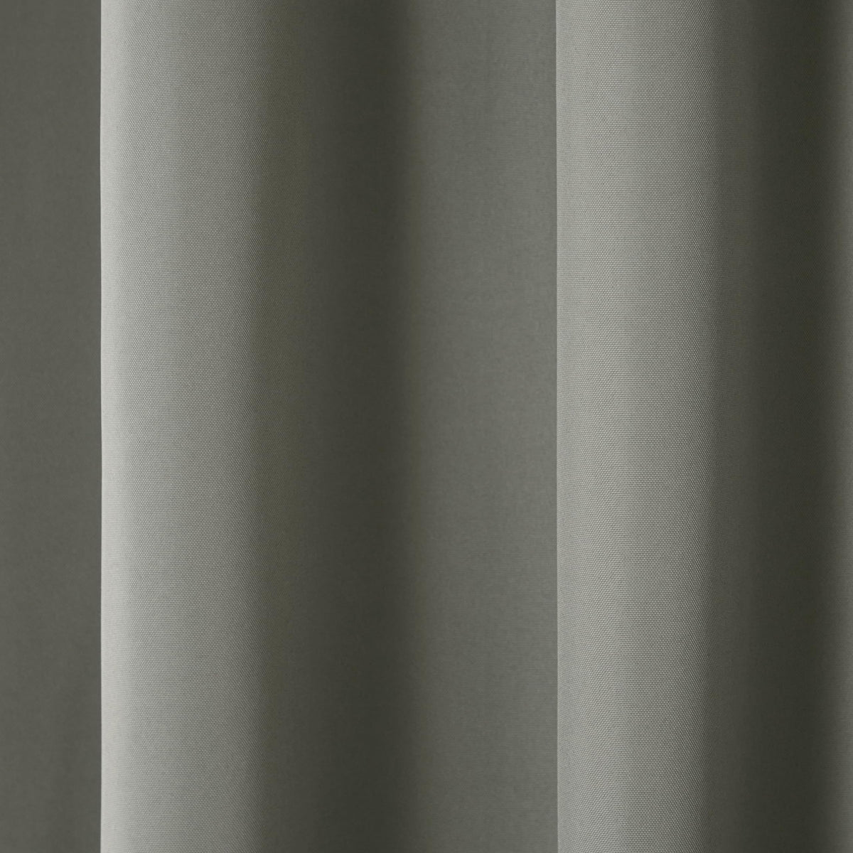 Town & Country Basics Cabana curtains, grommet-top design with eight rust-proof grommets.