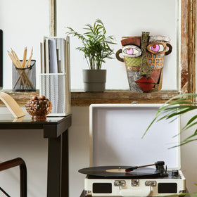 TOZLU indoor-outdoor durable face pot withstands weather while showcasing plants.