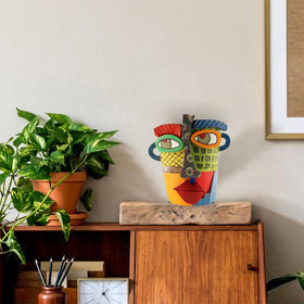 TOZLU Picasso face pot hanging option, vertical interest