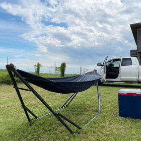 Tranquillo Uniki hammock stand features a durable steel frame for outdoor use.