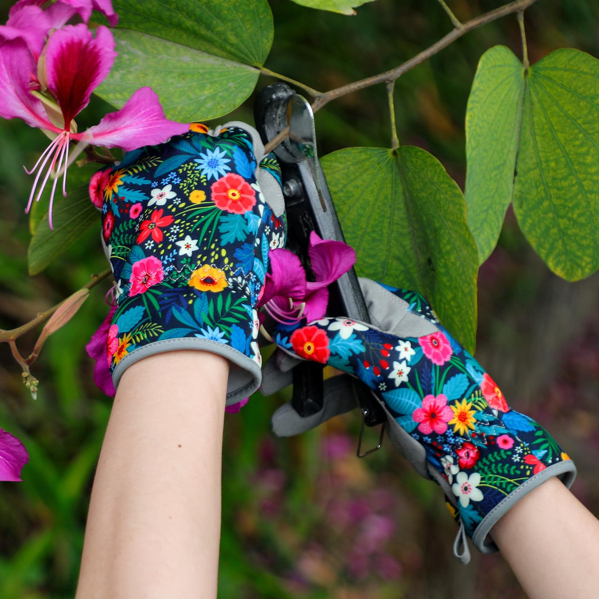 Trifabricy Garden Gloves for Women elastic wrist detail for secure fit