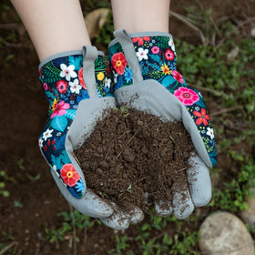 Trifabricy Garden Gloves for Women pruning scene with flexible fingers