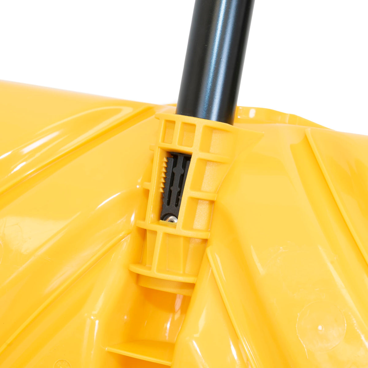 TRUE TEMPER poly blade with metal wearstrip enhances durability during winter use.