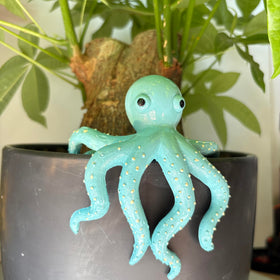 TSCVPJL whale flower pot hugger climber, playful edge decor.