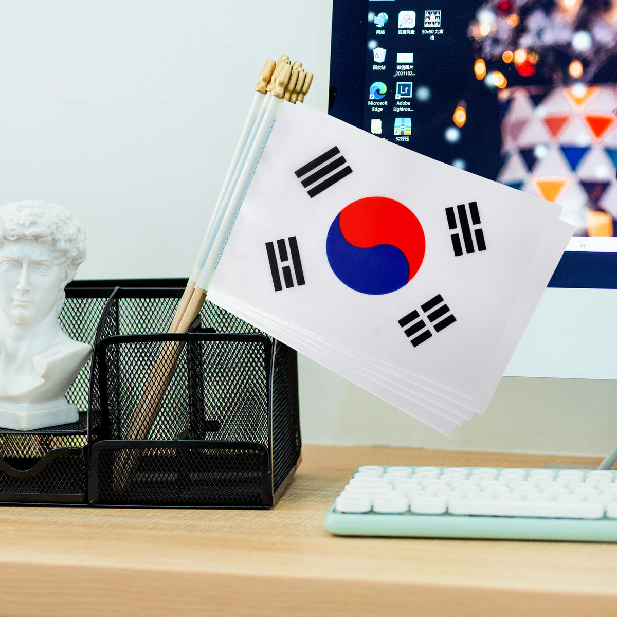 TSMD desk and garden flag display in Korean theme