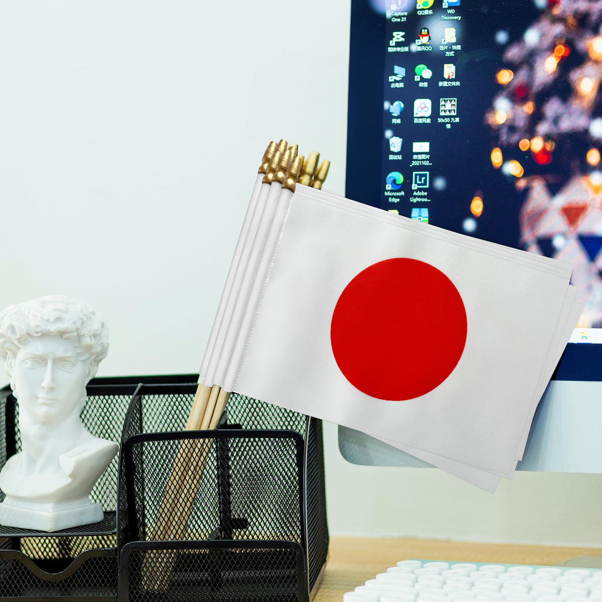 TSMD Japan flag desk, cup, and garden decor for celebrations.