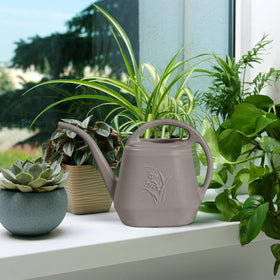 Durable plastic construction of TTAOE GN watering can for daily use