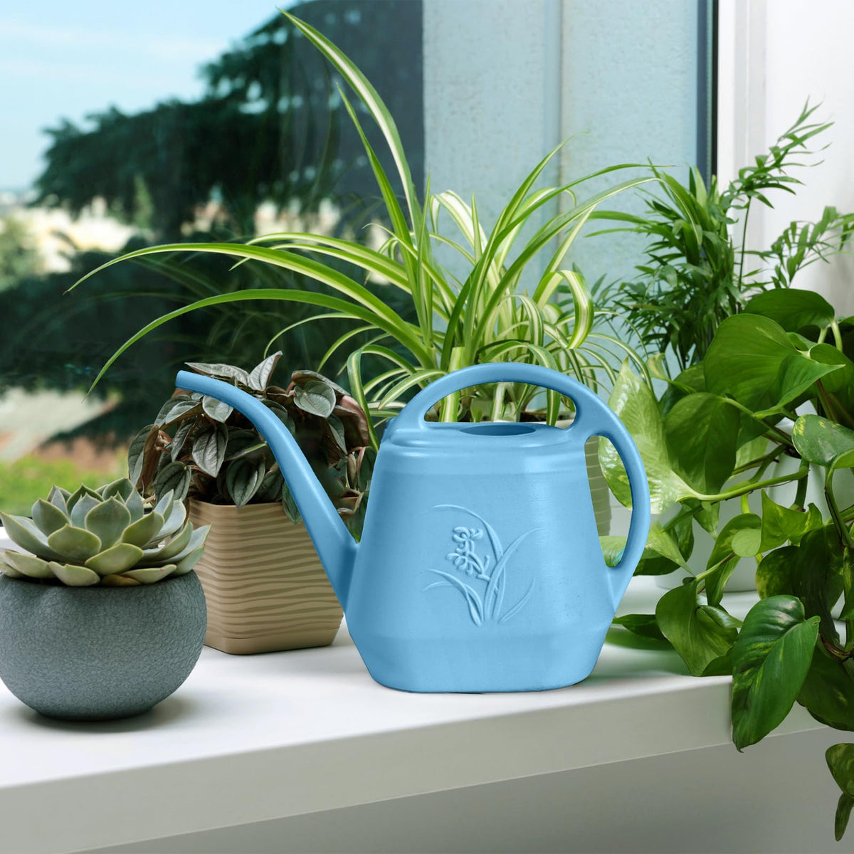 TTAOE GN durable plastic watering can for daily use.