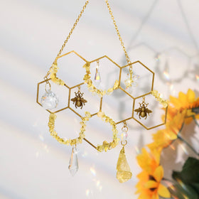 Tuitessine crystal prisms refract light to elevate mood and brightness.