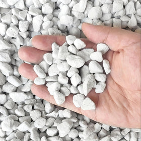 Tunleki perlite in hydroponics supports better water movement and root airflow.