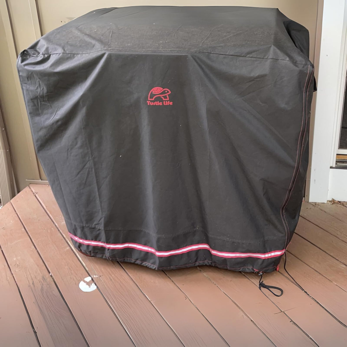 Turtle Life ventilation hole keeps grill interior dry when covered