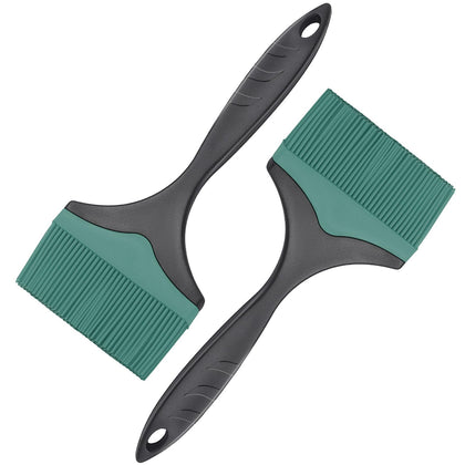 Tuyotue large silicone basting brush in green for even oil coverage on meats.