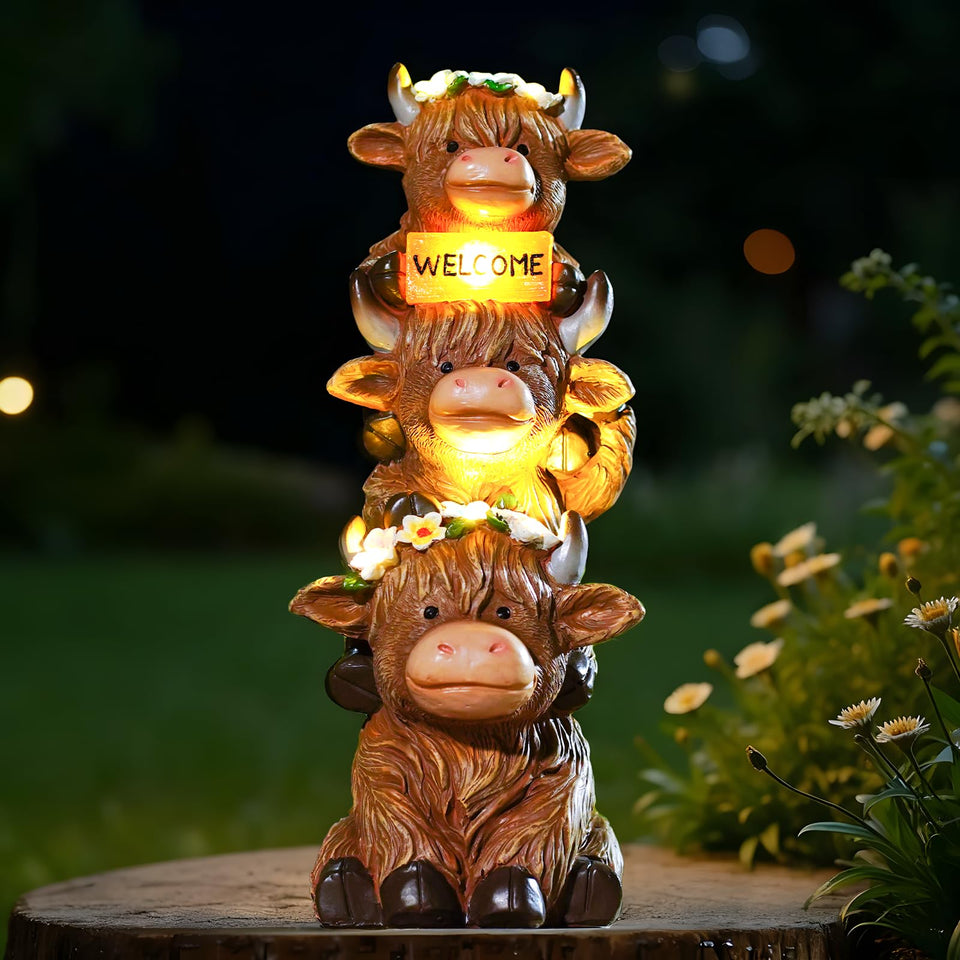 Twinbling Highland Cow statue with solar light enhances backyard ambiance