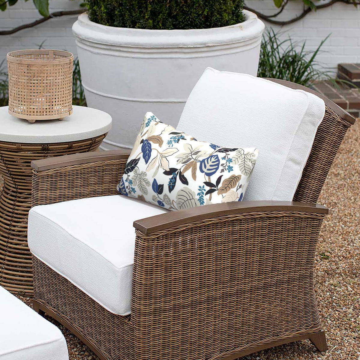 TWLEAR water-repellent outdoor cushion protects against stains and sun