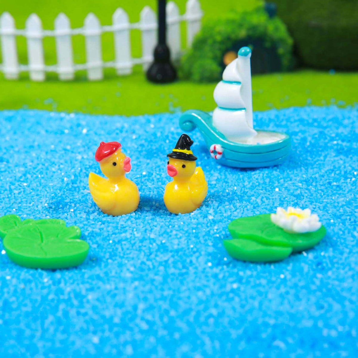 U-Zimikee glow-in-the-dark duck shines in twilight mini scenes