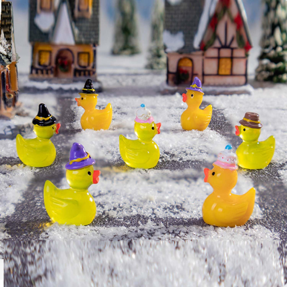 U-Zimikee scarf duck brings cozy color to a mini display
