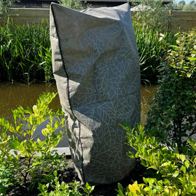 UB-STORE water-resistant outer layer blocks rain and frost.