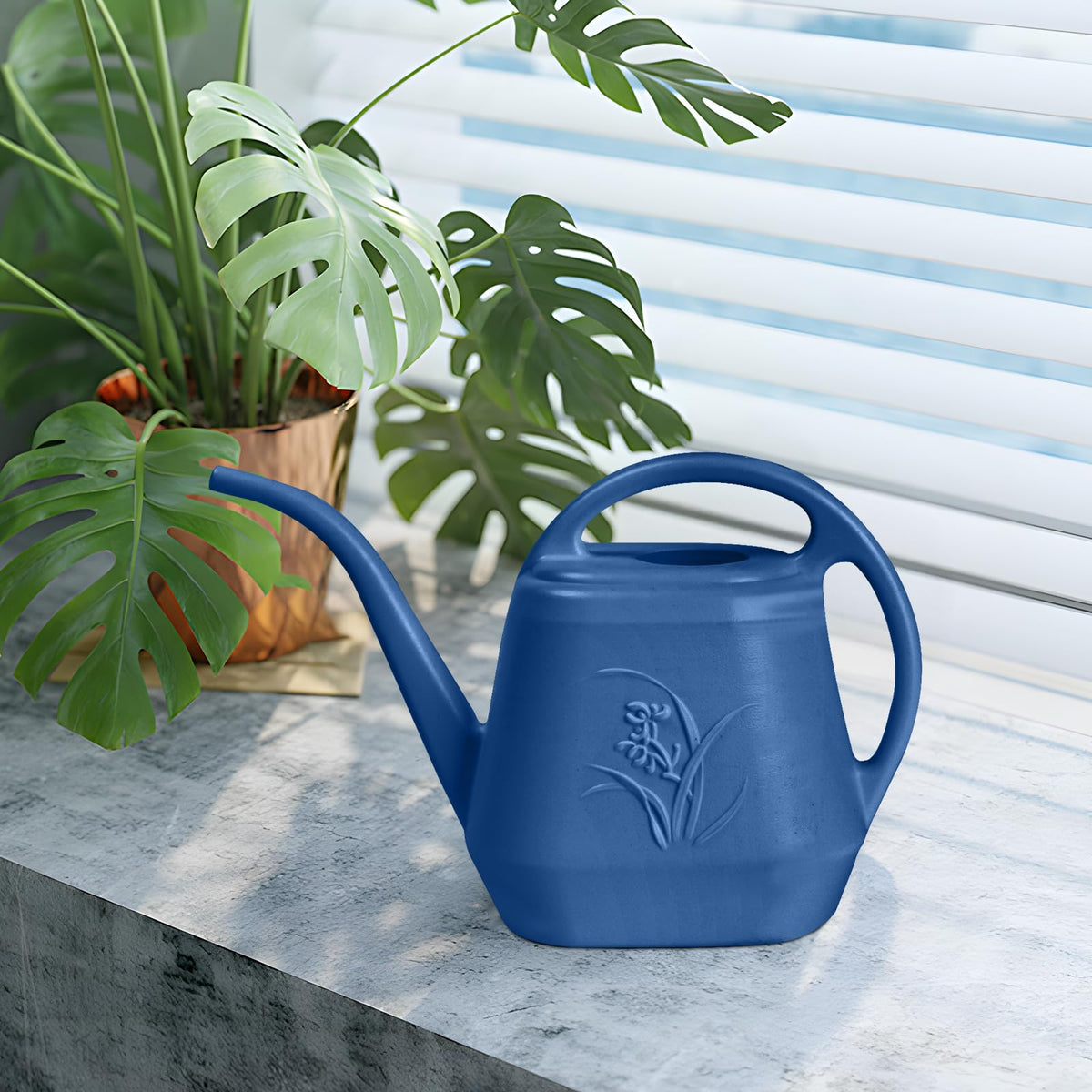 UFANME ergonomic top-handle design minimizes strain while watering.