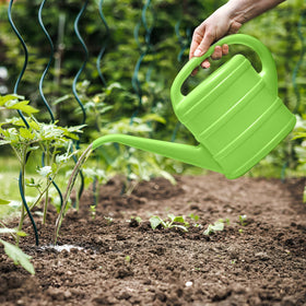 Easy-to-use UFANME watering can speeds daily plant care with minimal effort.