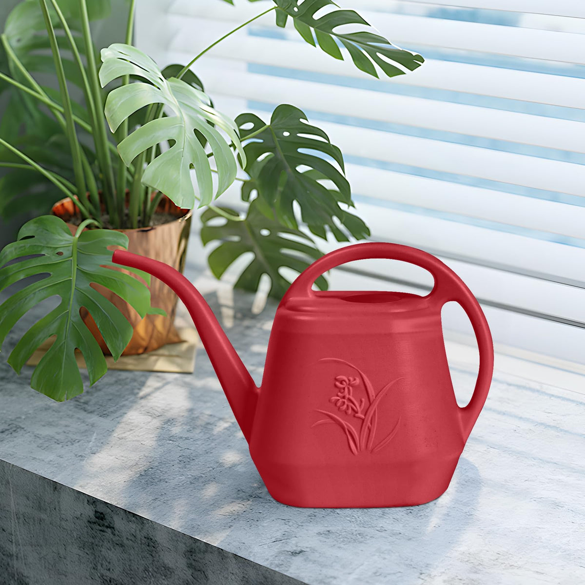 UFANME long-spout design enables targeted watering around delicate foliage.