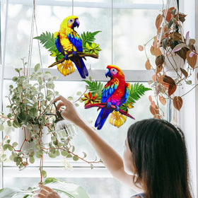 ULENDIS vibrant parrot sculpture elevates balcony and patio styling.