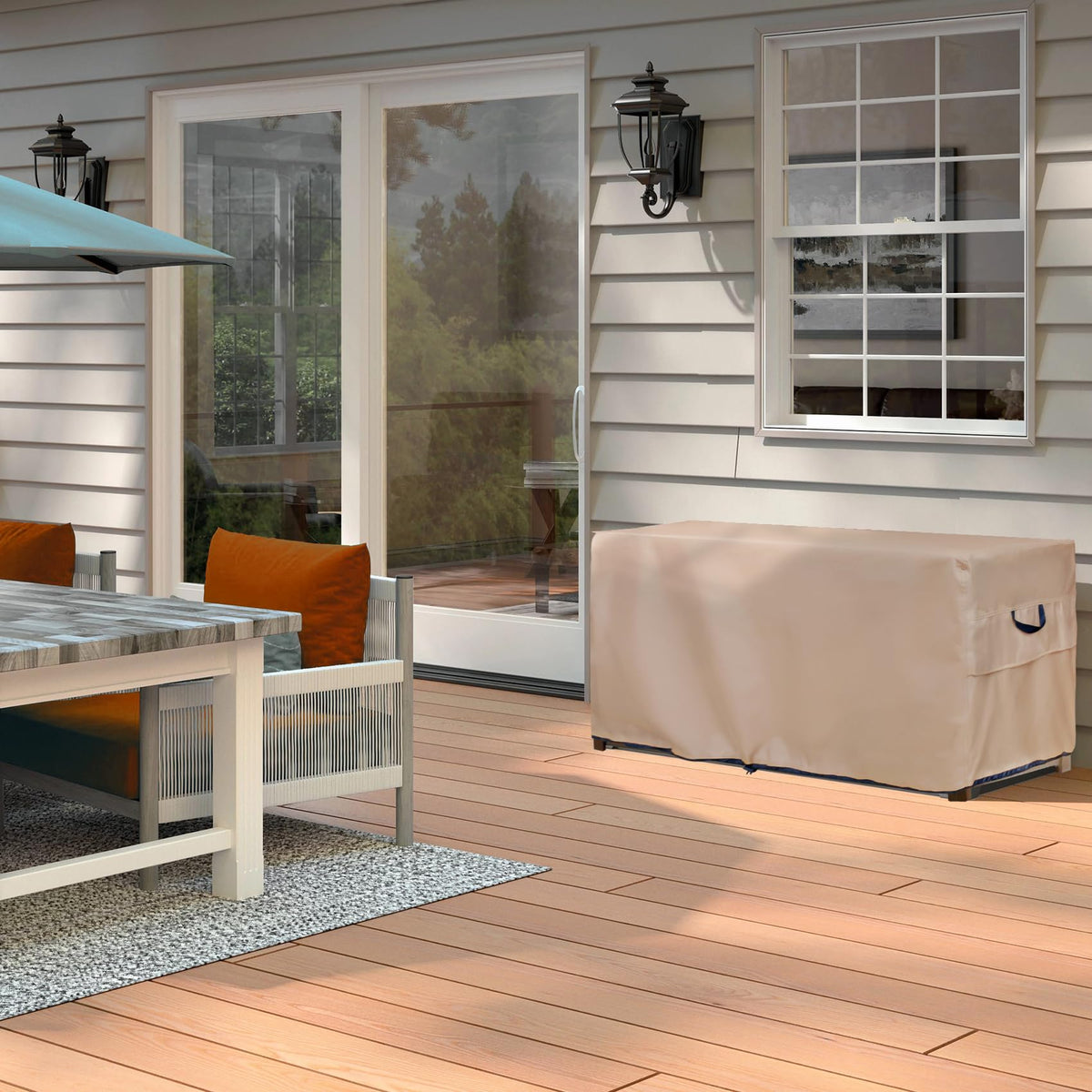 ULTCOVER 600D polyester with waterproof backing resists rain.