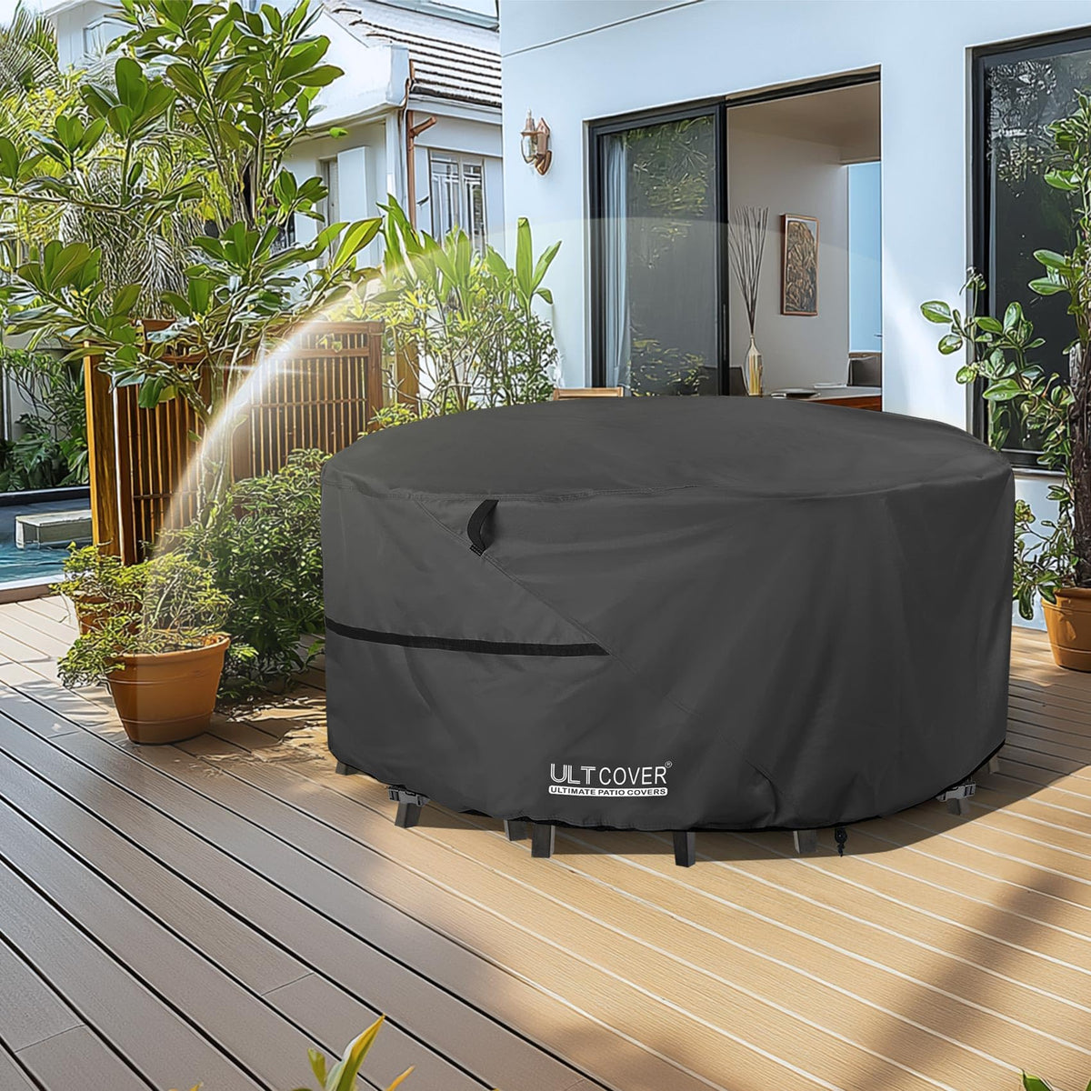 ULTCOVER wind-stability attachments keep the cover in place.