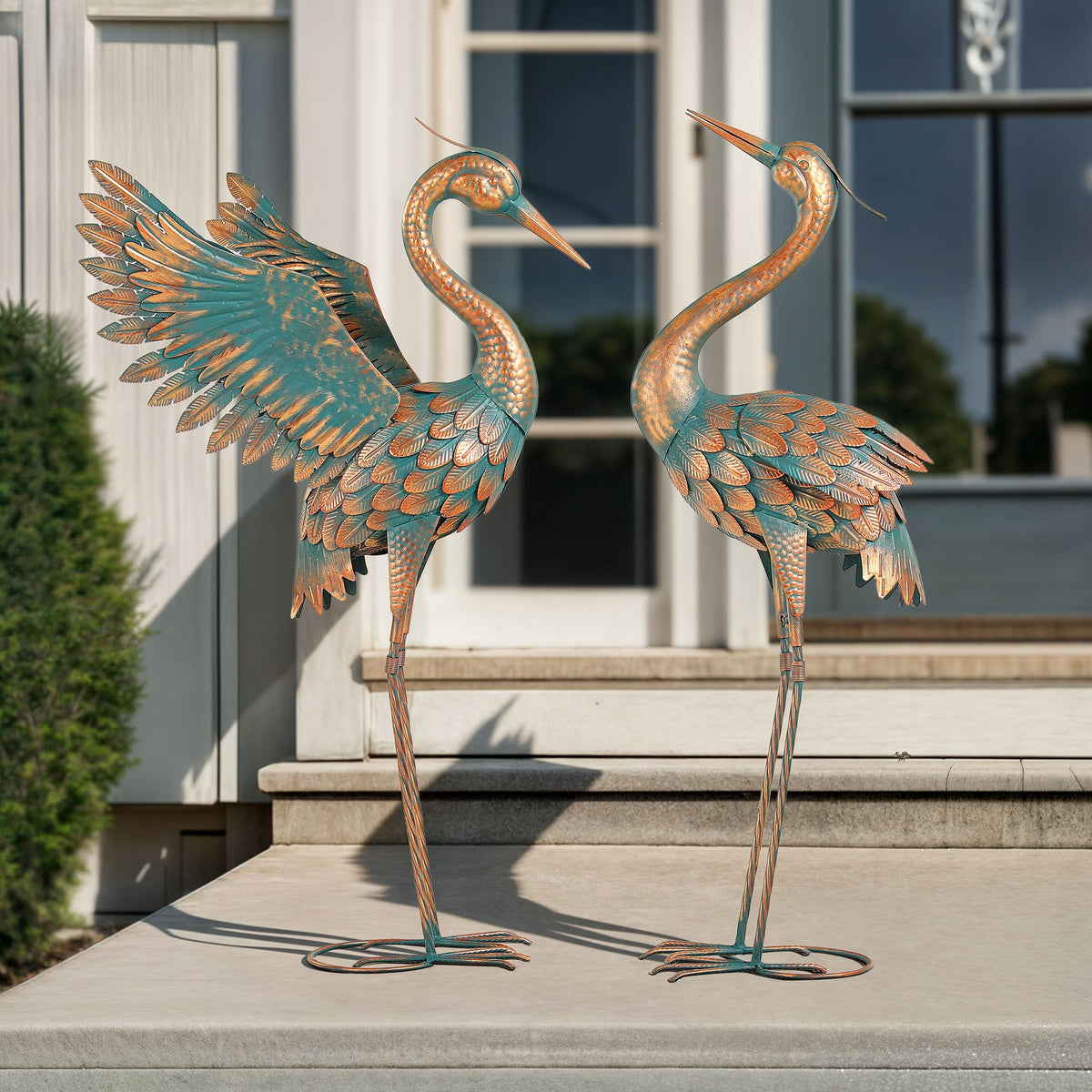 Ultym crane statue makes a thoughtful gift for garden lovers on birthdays.