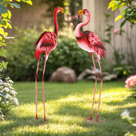 Ultym statue hand-painted gradient detail adds depth and realism in the garden.