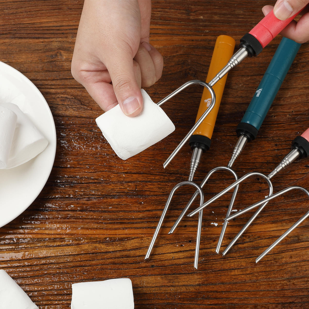 UNCO marshmallow sticks extendable design lets you roast from a safe distance.