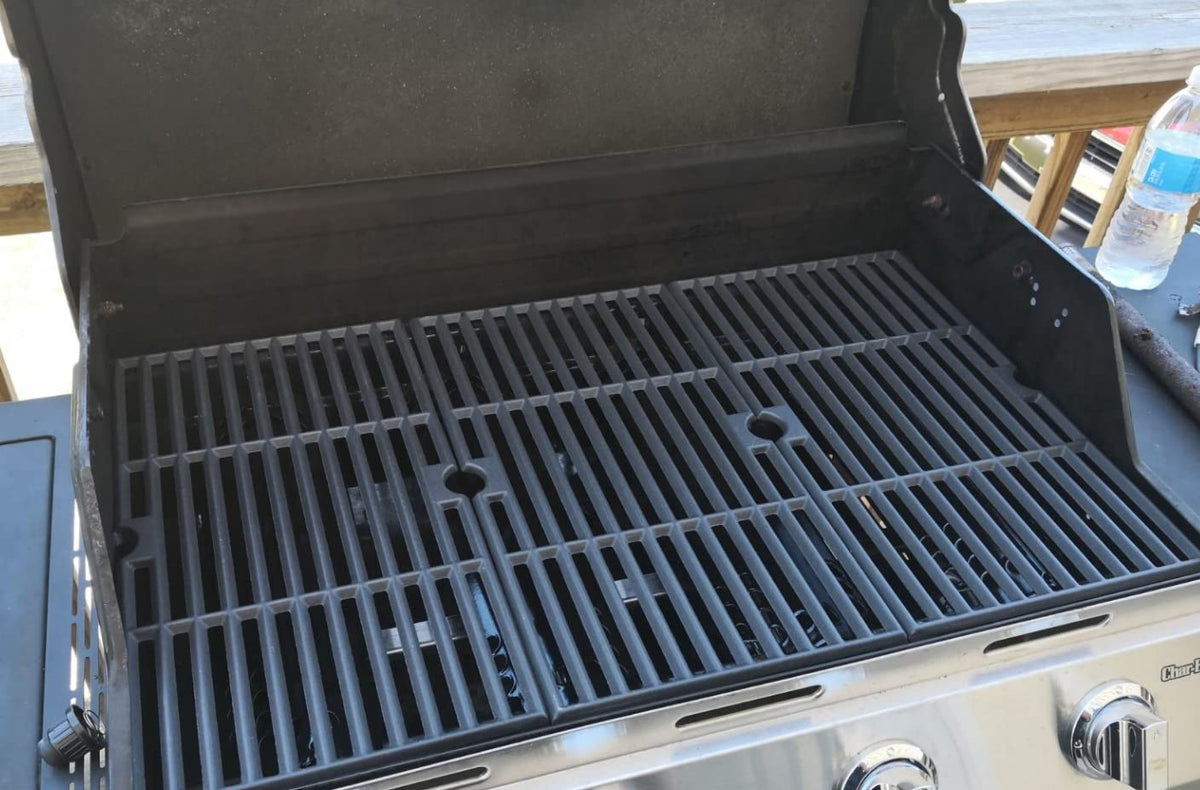 Uniflasy crossover tube supports consistent heat flow for steady cooking.