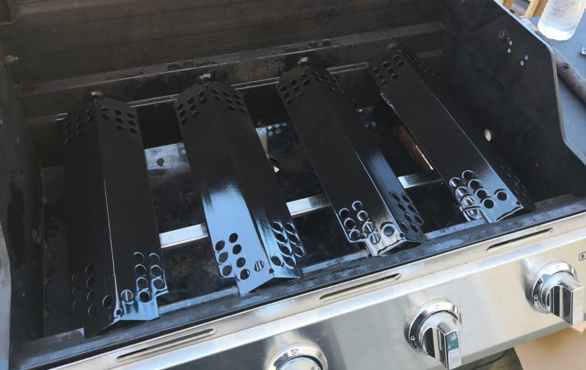 Uniflasy porcelain steel heat plate provides tough, easy-clean protection.