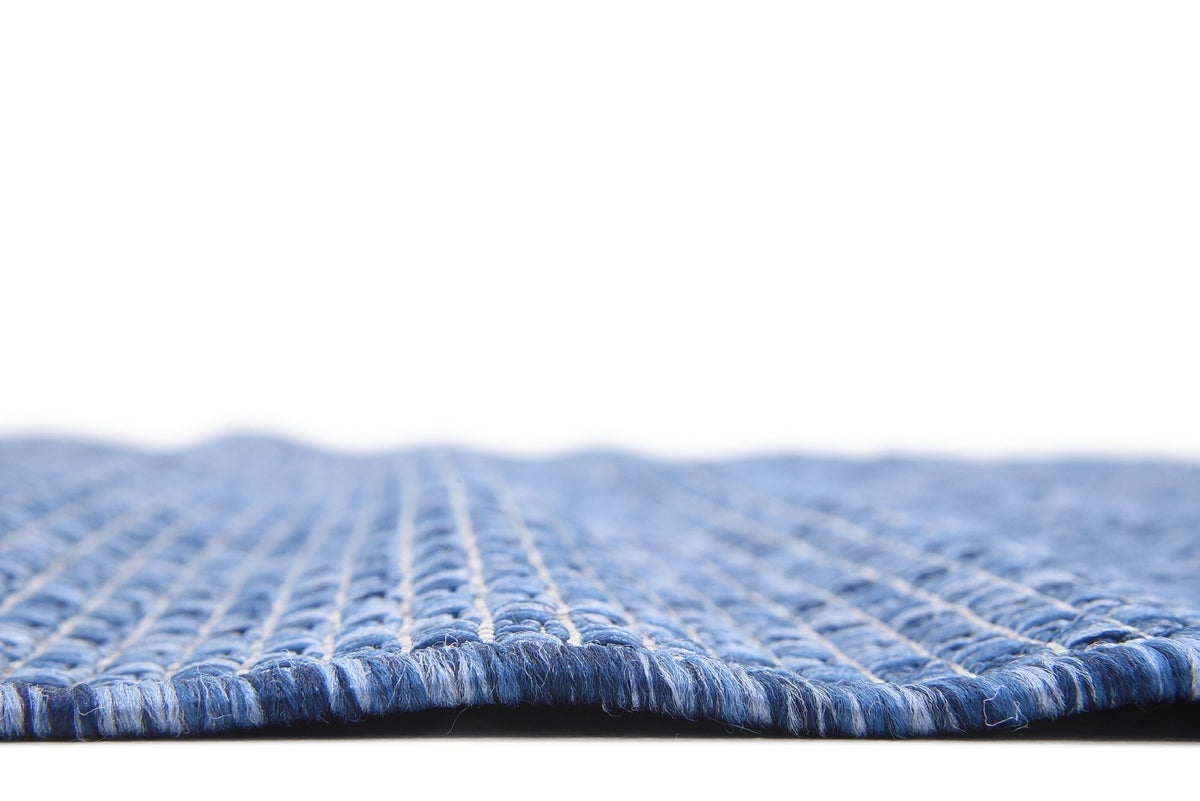 Unique Loom rug with low pile, easy cleaning for busy households.