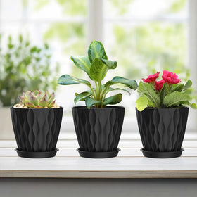 UOUZ 3D-textured plastic planter designed for durability and reuse.