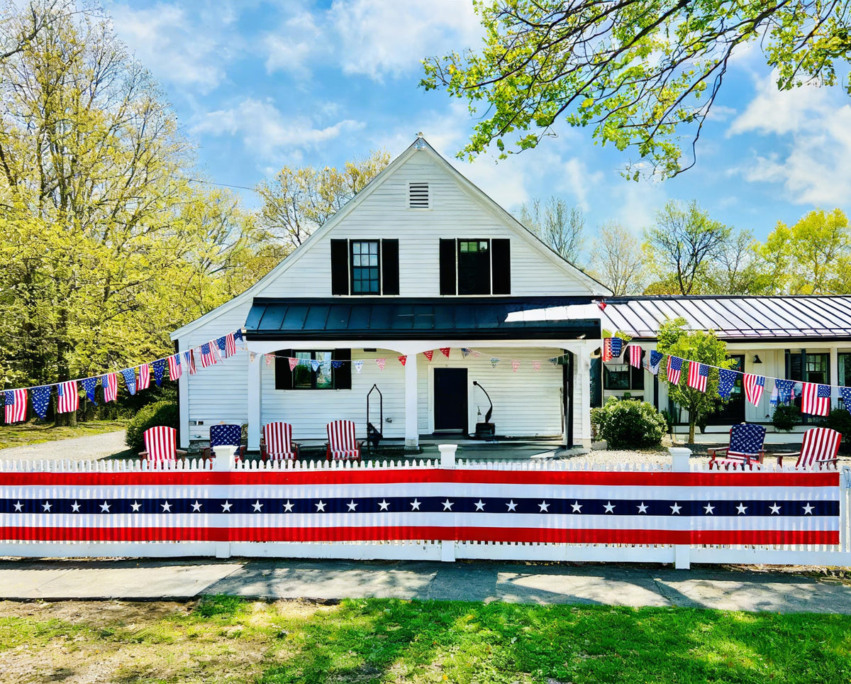 UQJE weather-durable polyester bunting resists sun and wind for long-lasting outdoor decor.