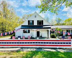 UQJE weather-durable polyester bunting resists sun and wind for long-lasting outdoor decor.