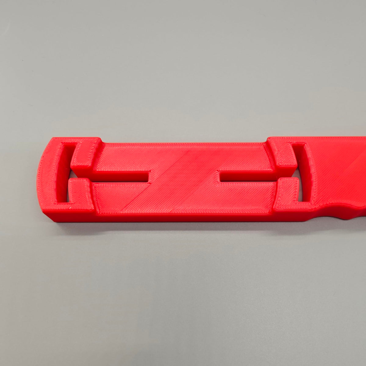 Bright red USHIGOO wrench is easy to spot in a toolbox or on a rack.