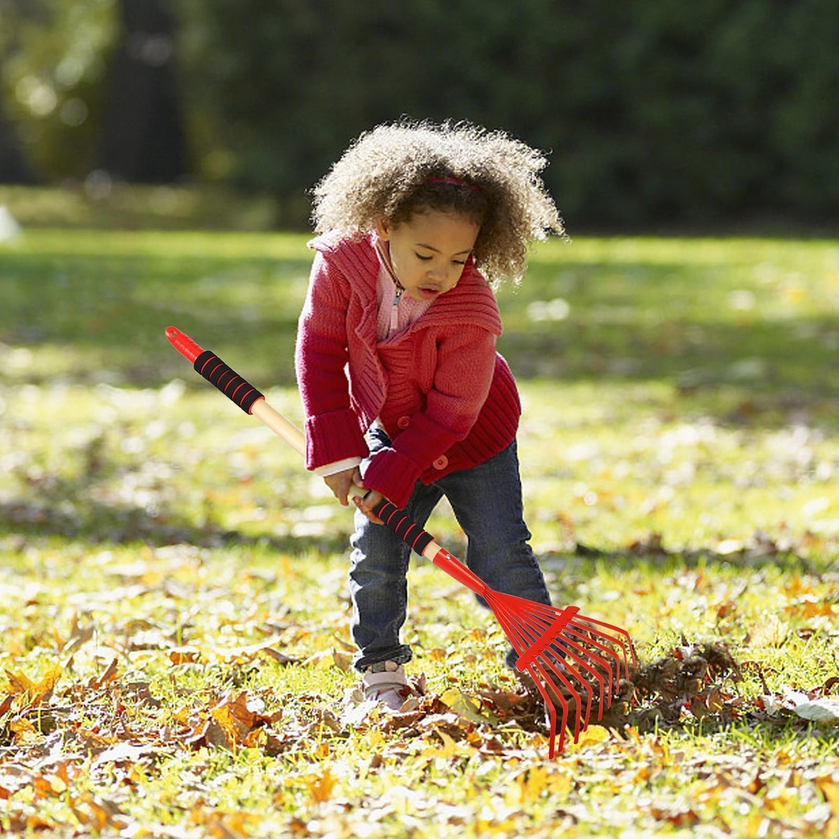 UYEDUJZ ergonomic-design kid rake focuses on comfort and easy storage.
