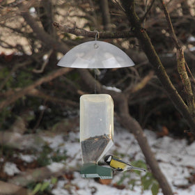 VAIPI lightweight yet sturdy design fits various hanging bird feeders