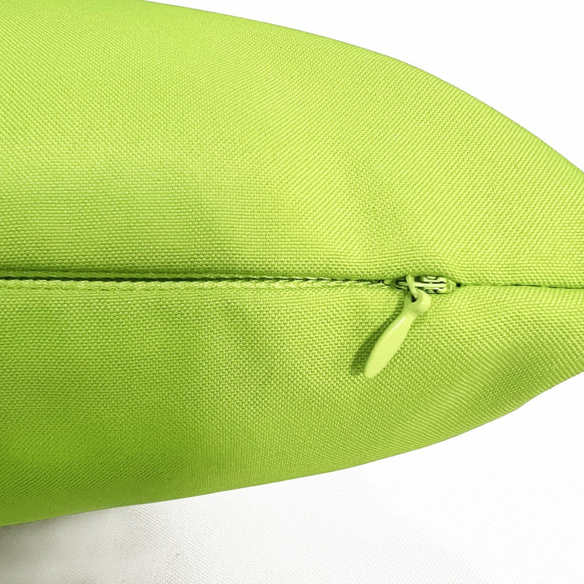 VAKADO pillow cover shows waterproof finish and UV resistance for long outdoor life.