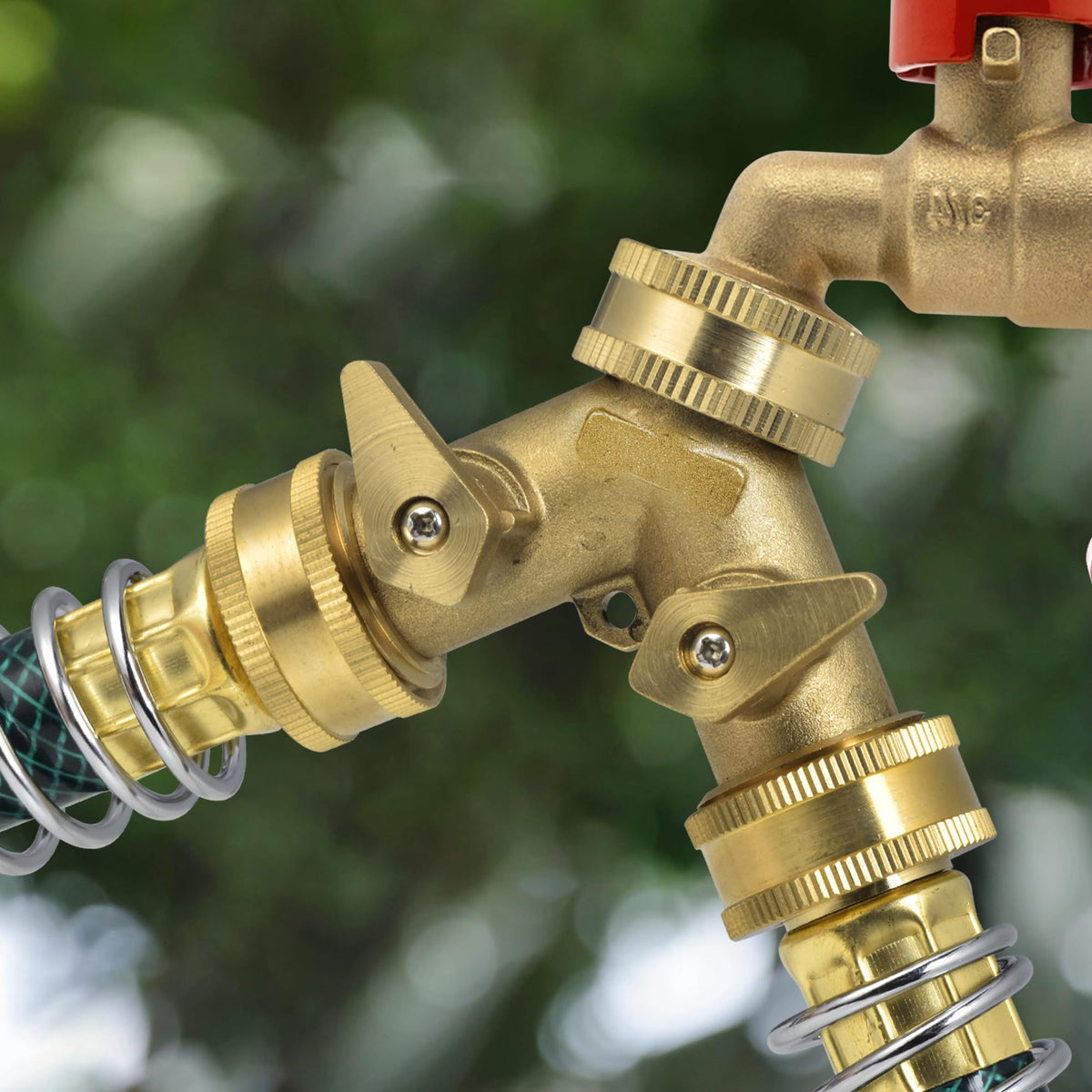 VANCOCO multi-hose operation enables simultaneous watering and rinsing