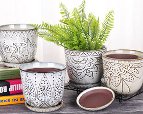 VanEnjoy windowsill display pairing natural tones.