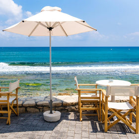 VANROUG wind stability emphasis communicates reliable outdoor use for umbrellas.