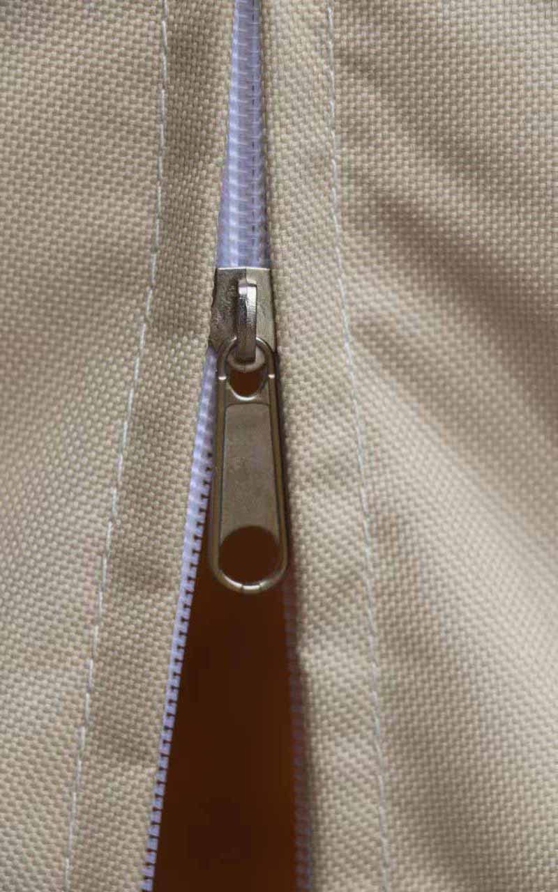 Vanteriam cover bottom elastic cord securing a windy fit.
