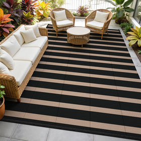 Vaukki kid- and pet-friendly outdoor mat for high-traffic patios.