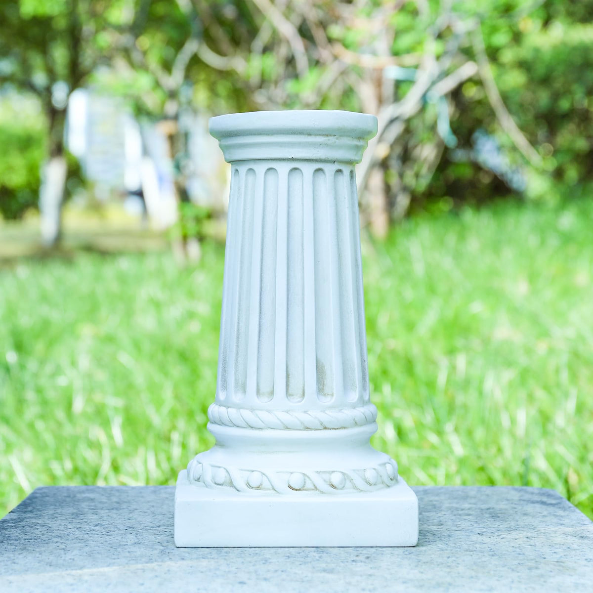 VCUTEKA indoor outdoor garden display stand adds classic appeal